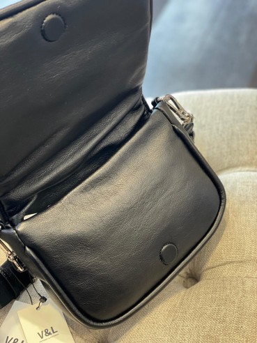 Bolso bandolera ZOE plata y negro...